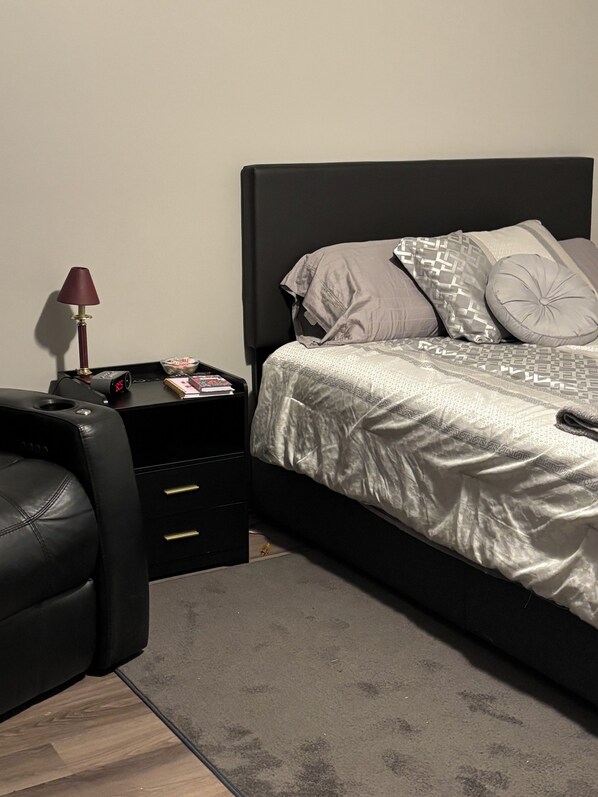 Iron/ironing board, WiFi, bed sheets