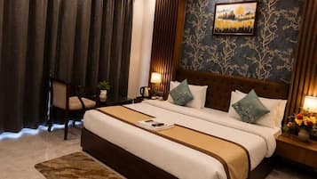Deluxe Room | Desk, laptop workspace, free WiFi, bed sheets