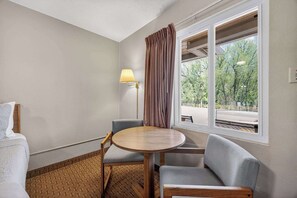 Interior - Eagle Motel Suite 121 (Manitou Springs)