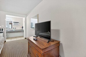 Interior - Eagle Motel - Unit 119 (Manitou Springs)