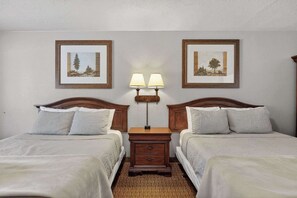 Desk, internet, bed sheets - Eagle Motel - Unit 119 (Manitou Springs)