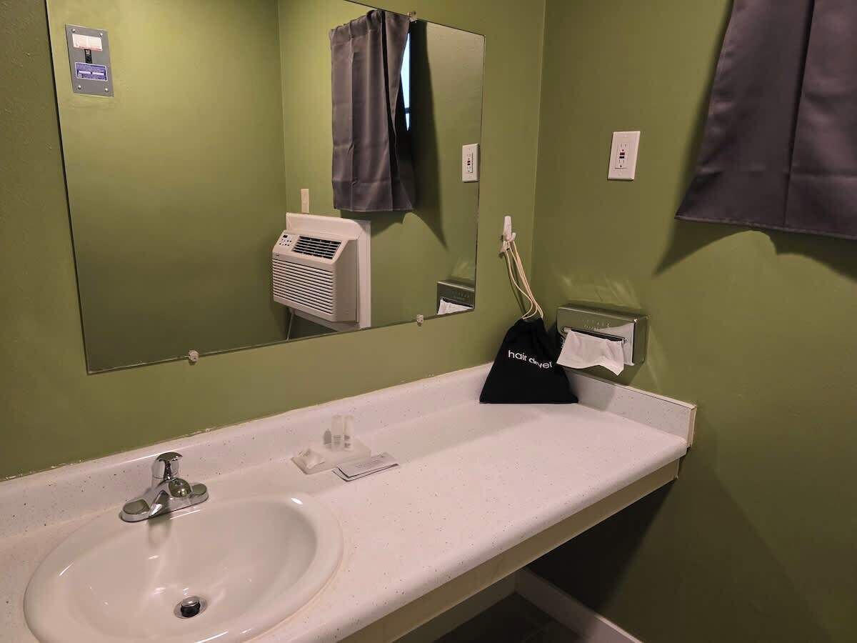 Shower, hair dryer, towels, shampoo