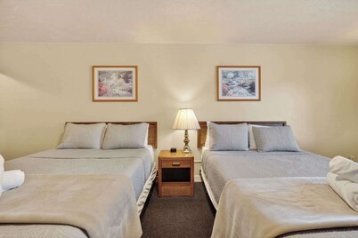 Eagle Motel - Unit 106
