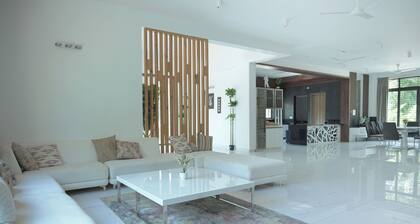 Rare Aura Villa Luxury 4BR Pool Stay Near Airport
