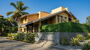 Exterior - Rare Aura Villa Luxury 4BR Pool Stay Near Airport (Bengaluru)