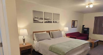 Eagle Motel - Room 107