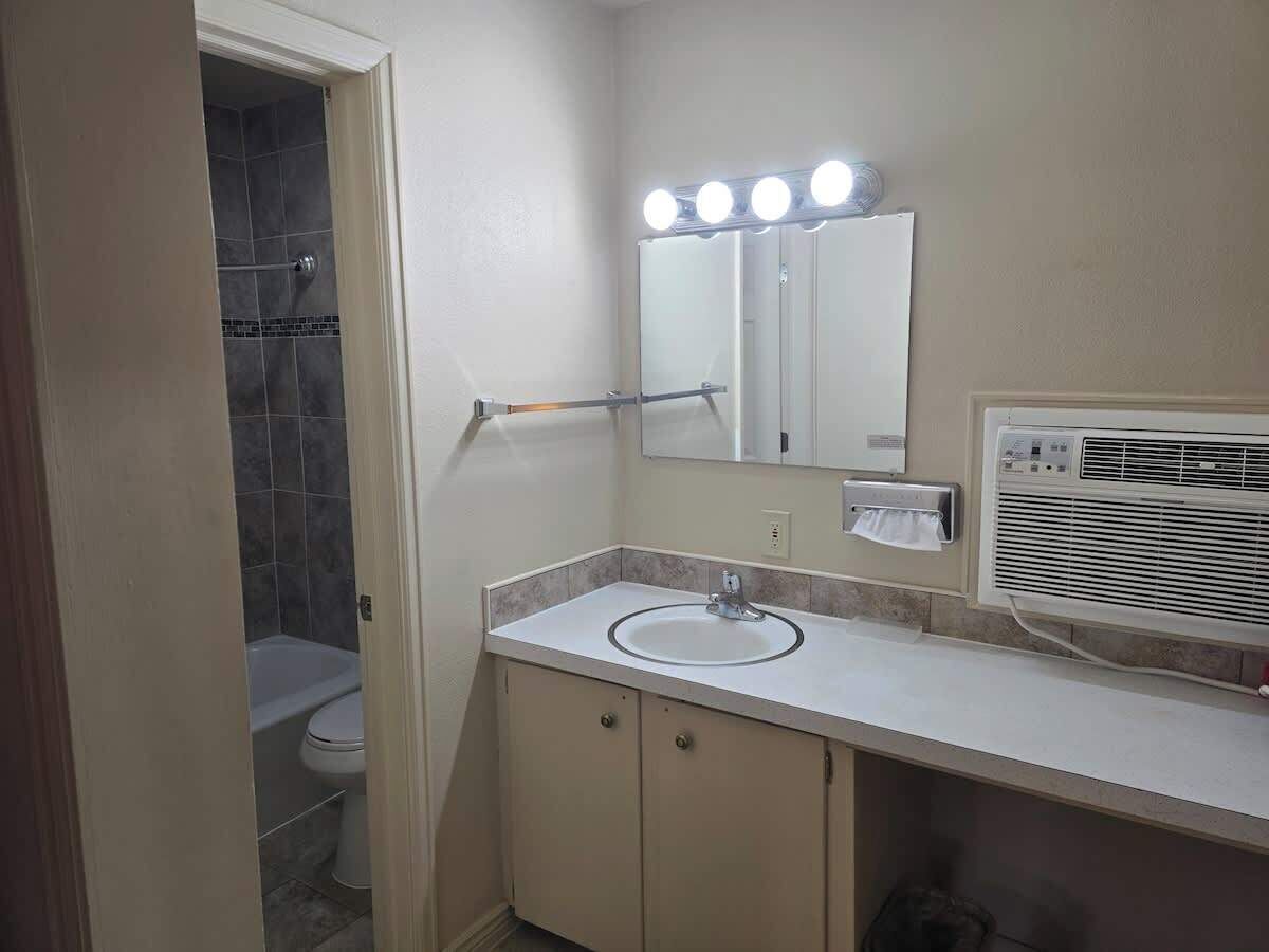 Shower, hair dryer, towels, shampoo