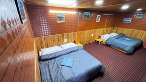 Quarto família | Camas extras/dobráveis (sobretaxa), Wi-Fi de cortesia, roupa de cama