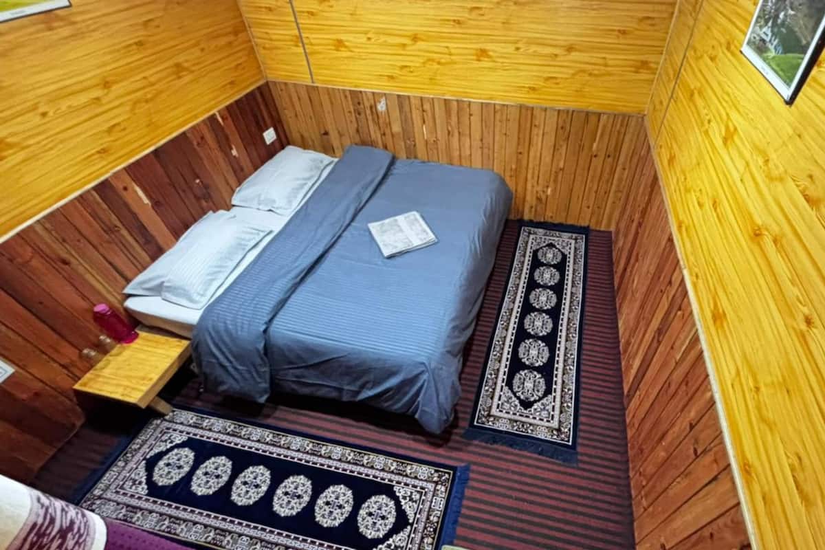 Standard Room | Rollaway beds, free WiFi, bed sheets