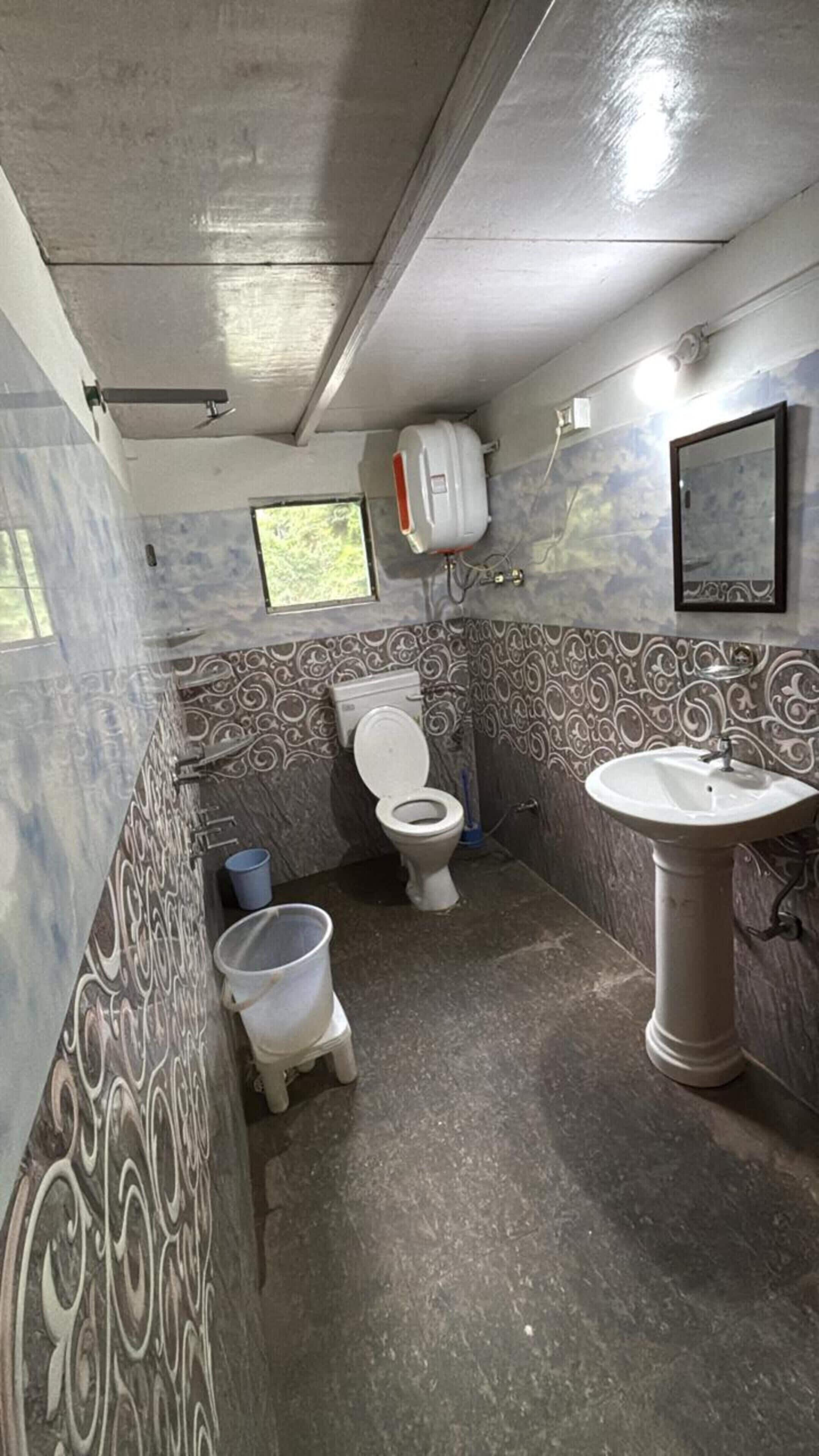 Standard Room | Bathroom
