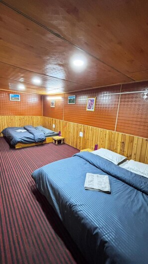 Quarto família | Camas extras/dobráveis (sobretaxa), Wi-Fi de cortesia, roupa de cama