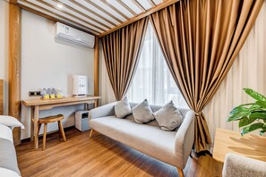 Family Triple Room | Living area | Printers - Happy Dragon Saga Hotel (Beijing)