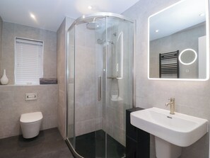 Shower - Cross Winds (Lancaster)