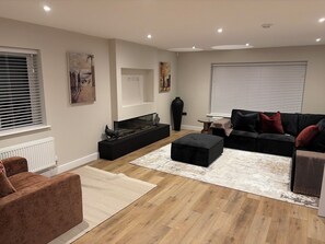 Cottage | Living area - Cross Winds (Lancaster)