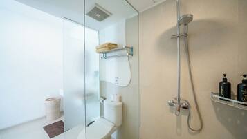 Villa Deluxe, 2 chambres, patio, vue piscine | Salle de bain