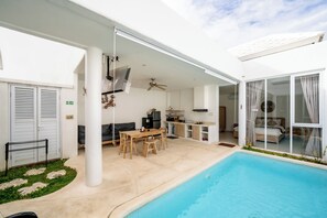 Outdoor dining - Villa D'JOVE Uluwatu (Ungasan)
