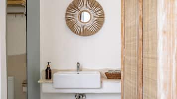 Deluxe Villa, 2 Bedrooms, Patio, Pool View | Bathroom | Free toiletries, hair dryer, towels, soap