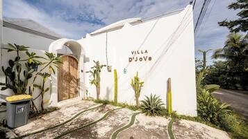 Vila Deluks, 2 kamar tidur, patio, pemandangan kolam renang | Detail eksterior