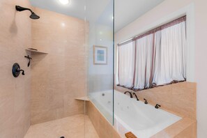 Shower, hair dryer, towels, shampoo - Southern Flare with Modern Comfort (South Lake Tahoe)