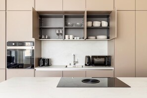 Microwave, oven, dishwasher, coffee/tea maker - Luxury Apartment Vienna – Best Neighborhood (Wein)