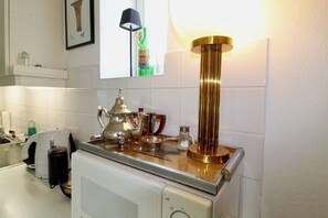 Oven, dishwasher, coffee/tea maker - Helle Altbauwohnung zentral 2 BR (Wien)