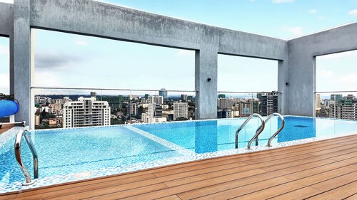Ikhaya Luxe Westlands with Rooftop Heated pool, gym and amazing GTC view