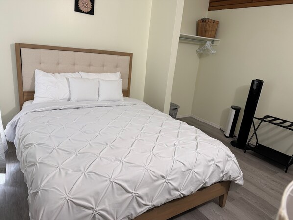 3 habitaciones, tabla de planchar con plancha, wifi y ropa de cama 