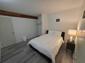 3 slaapkamers, een strijkplank/strijkijzer, wifi, beddengoed