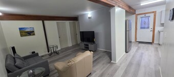 Spacious 3 Bedroom Private Guest Suite