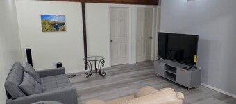 Spacious 3 Bedroom Private Guest Suite