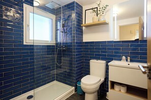 Apartment, Balcony | Bathroom