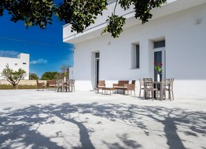 Outdoor dining - Monolocale Riva – Wi-Fi, Clima e Giardino a Torre Lapillo (Nardò)