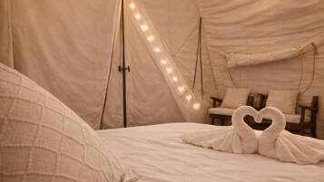 1 bedroom, iron/ironing board, internet, bed sheets