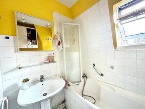 Bathroom - The Montmartre Moment   Sacré Cœur & Eiffel Tower View (Paris)