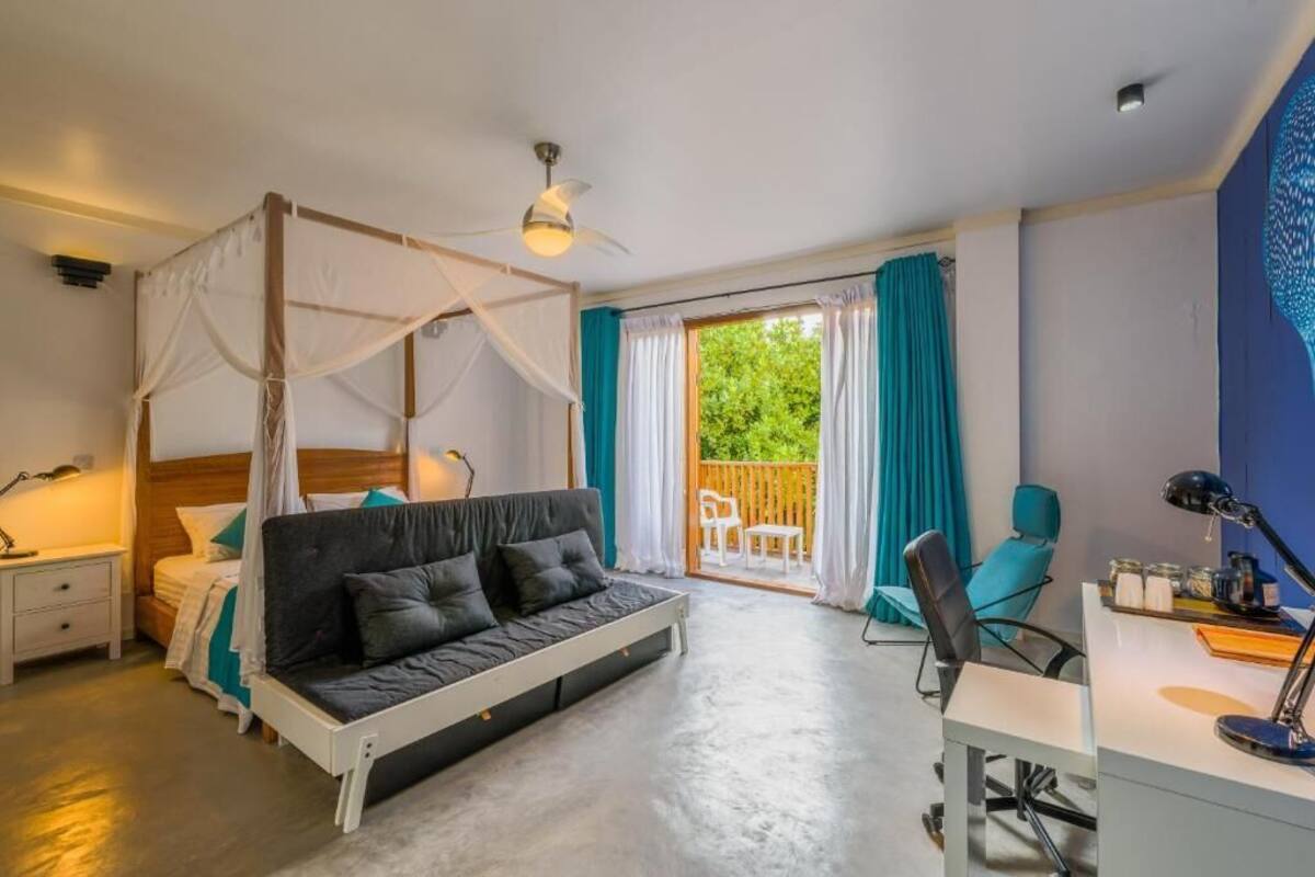 Habitació doble o amb dos llits individuals Deluxe, balcó | Caixa forta a l'habitació
