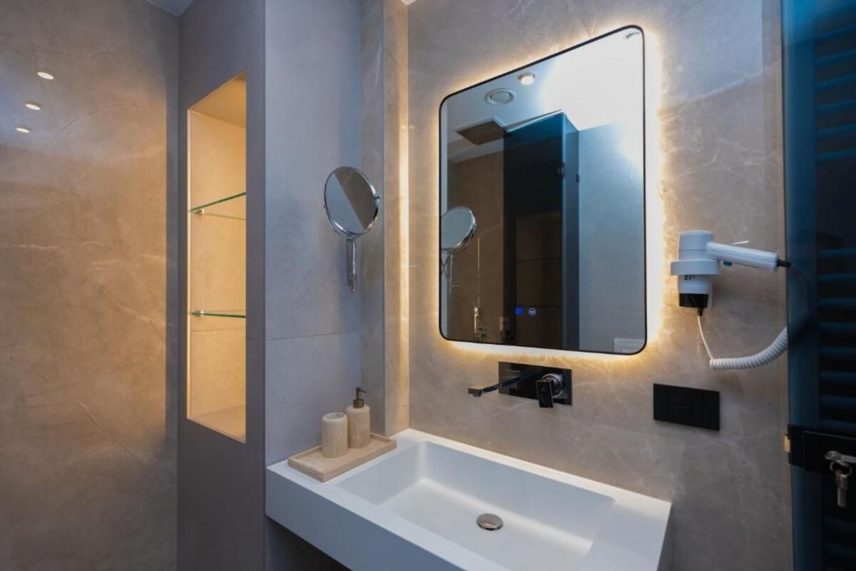 バスルーム | ビデ、タオル、トイレットペーパー