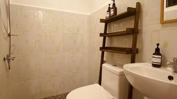 Shower, free toiletries, towels, soap
