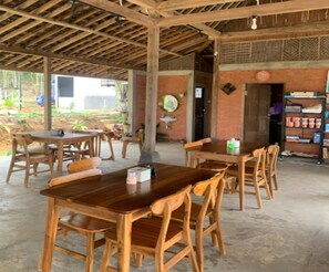 Tempat makan luar