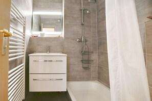 Shower, hair dryer - Residence Ostseestrand Apartment 29 - Residence Ostseestrand (Scharbeutz)
