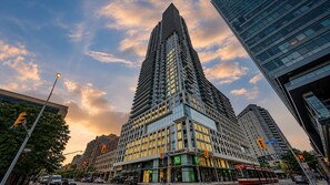 Exterior - Luxury Getaway at Dundas Garden District, Toronto (Toronto)