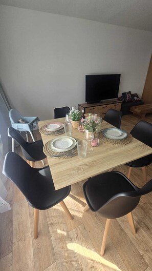 Dining - Vrbo Property (Rickenbach)