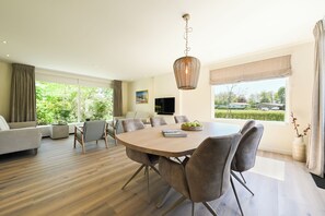 Dining - Holiday home close to the water, with a private berth at the jetty, quiet location (Arnemuiden)