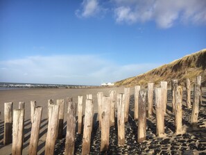 Beach - Holiday home close to the water, with a private berth at the jetty, quiet location (Arnemuiden)
