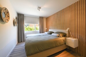 3 bedrooms, travel cot, WiFi - Holiday home close to the water, with a private berth at the jetty, quiet location (Arnemuiden)