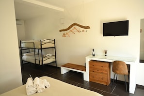 Iron/ironing board, WiFi, bed sheets - Oasis of peace and serenity, nestled in the countryside. (Mesagne)