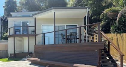 Marks Point Water Front Retreat on Lake Macquarie w/kayaks, fisherman’s dream