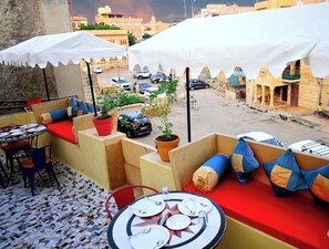 Outdoor dining - Pleasure Haveli Kishan Ghat (Jaisalmer)