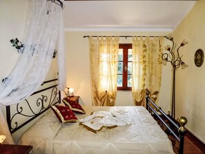 Bedroom - Schönes Ferienhaus in Camaiore mit Privatem Pool by Interhome (Camaiore)