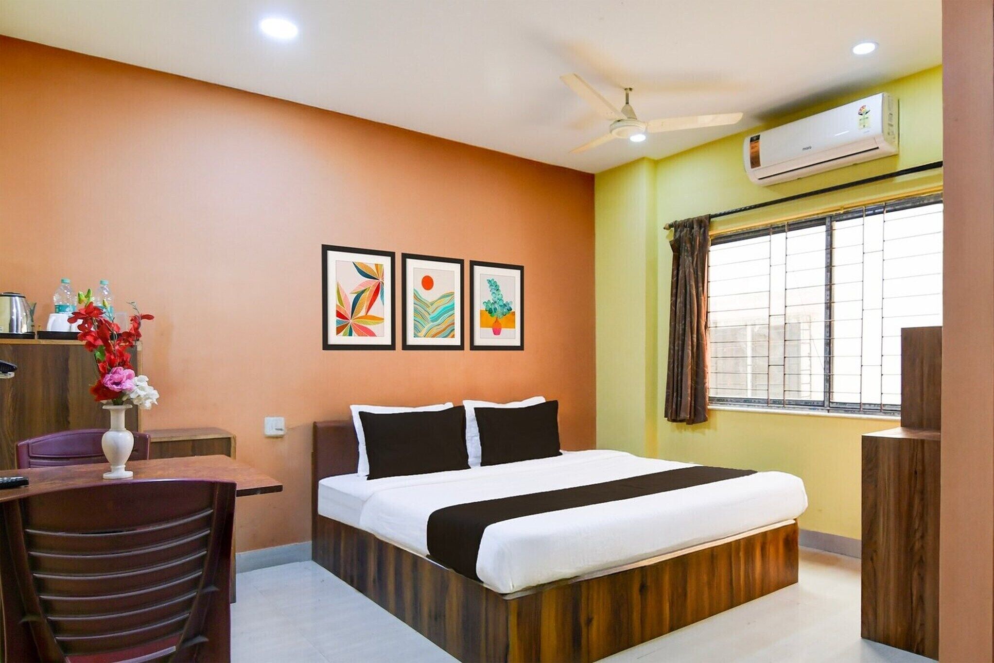 Desk, free WiFi, bed sheets