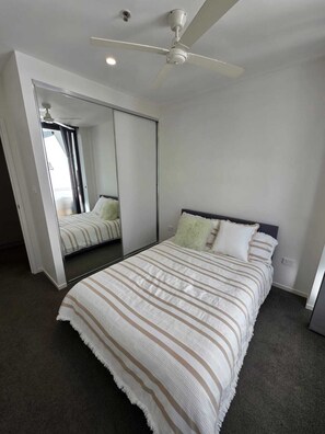 1 chambre, fer et planche à repasser, Wi-Fi, draps fournis